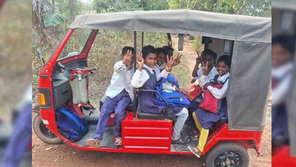 Paschim Medinipur DM arrange a auto for school student of Jangalmahal